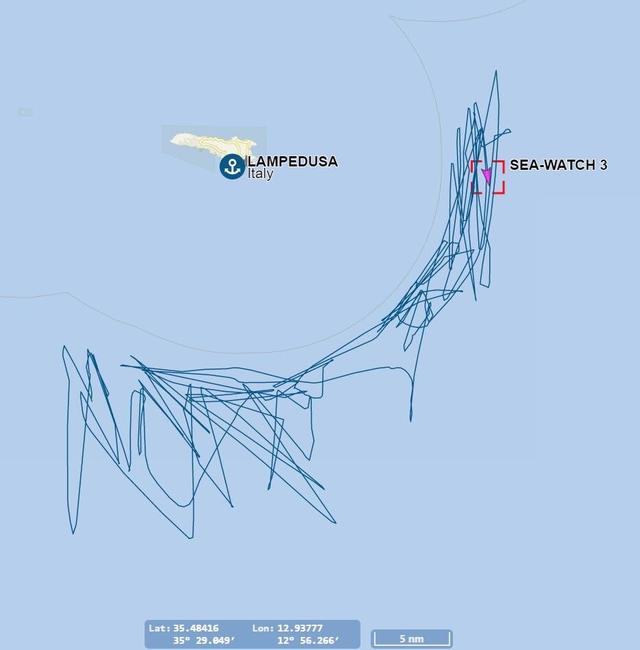 Le parcours du Sea-Watch 3 ces derniers jours, dessinant la frontière entre les eaux territoriales italiennes et les eaux internationales. [Sea-Watch International - @seawatch_intl]