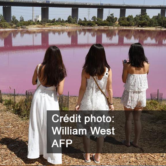 Un petit lac a pris cette couleur dans les environs de Melbourne. [AFP - William West]