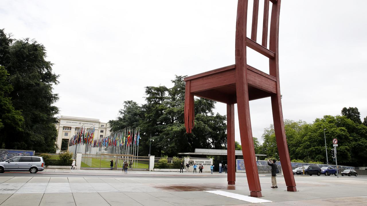 La Place des Nations devant le siège européen de l'ONU à Genève. [Keystone - Magali Girardin]