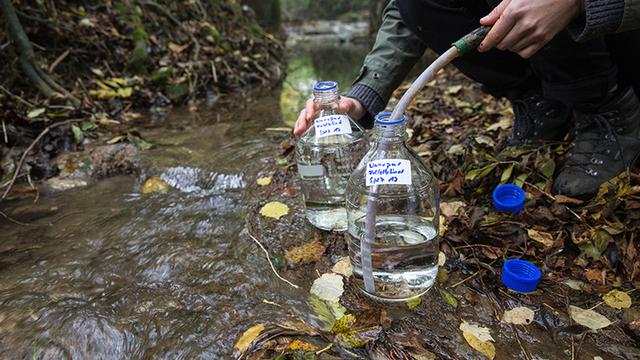 Les tests réalisés dans les ruisseaux suisses ne sont pas réjouissants. [eaweg.ch]