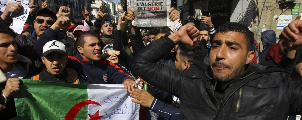 Les Algériens ont manifesté contre un 5e mandat du président Abdelaziz Bouteflika. [AP Photo/Keystone - Anis Belghoul]