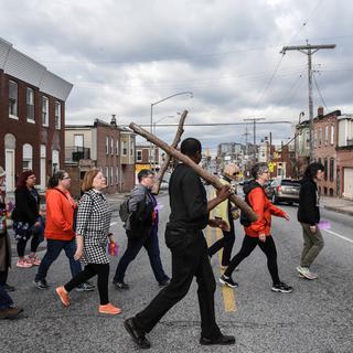 Des militants espèrent suspendre la violence dans les rues de Baltimore, au moins le temps du week-end. [Reuters - Stephanie Keith]