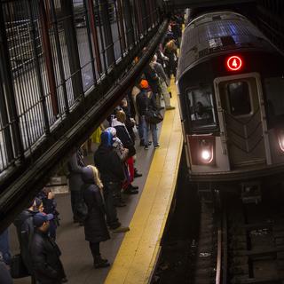 Le métro new-yorkais aurait besoin de 40 milliards de travaux de modernisation sur 10 ans. [Reuters - Eric Thayer]
