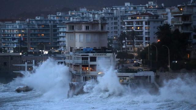 La Côe d'Azur (ici à Nice) a déjà été frappée par des vents violents et de fortes vagues vendredi. [AFP - Valéry Hache]