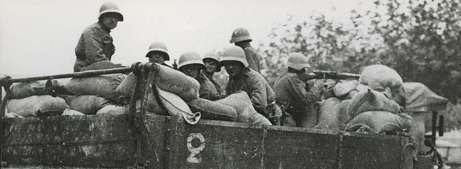 Le mercredi 9 novembre 1932, l'armée tire sur la foule lors d'une manifestation antifasciste à Genève. Bilan 13 morts et 65 blessés. [RTS]