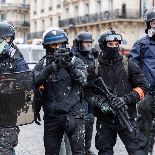 Les policiers en France garderont le droit d'utiliser des LBD, armes qui permettent de tirer des balles en caoutchouc. [AFP - Ilan Deutsch / Hans Lucas]