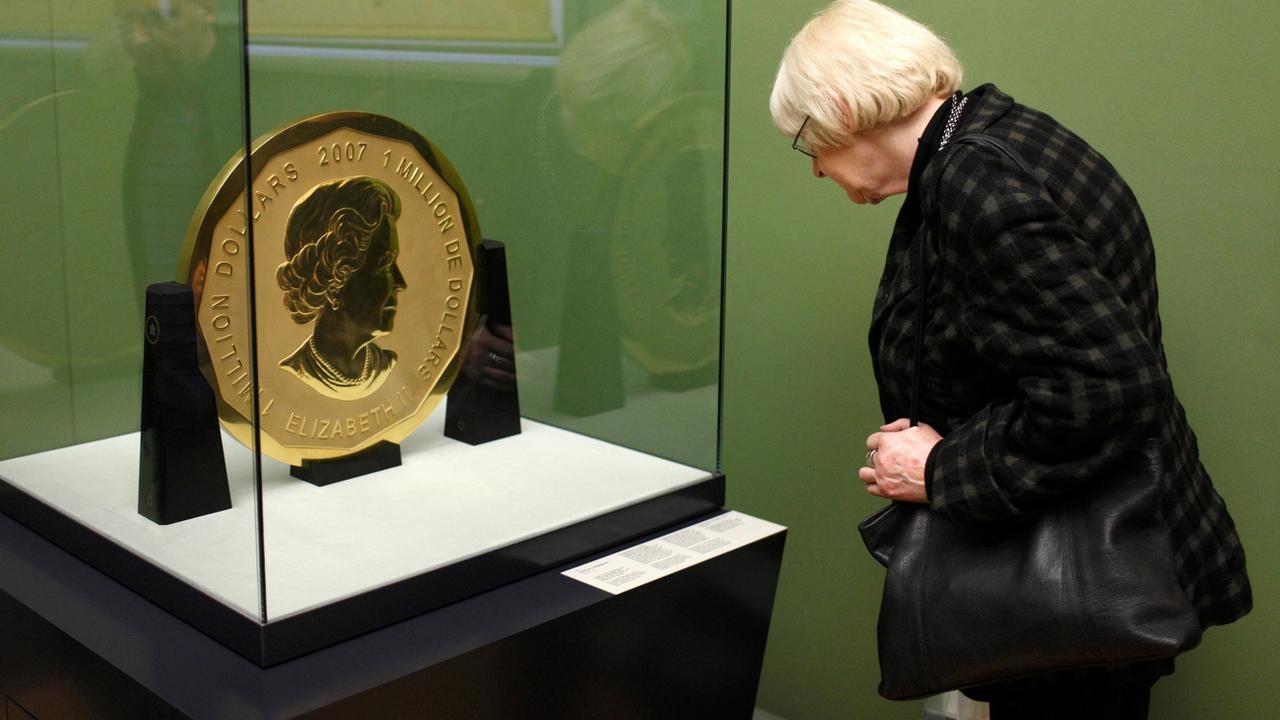 La pièce d'or était exposée au Bode Museum, dans la capitale allemande. [Keystone - MARCEL METTELSIEFEN]