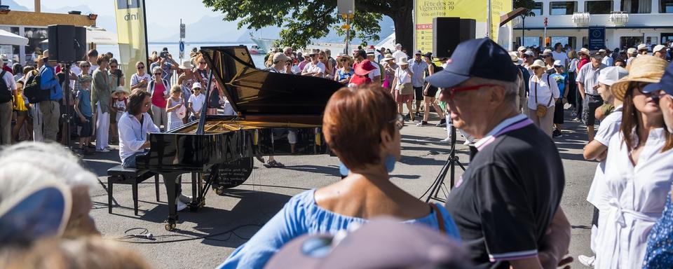 Le pianiste zurichois Mischa Cheung lors de la journée du canton de Zurich à la Fête des vignerons, le 4 août 2019. [Keystone - Jean-Christophe Bott]