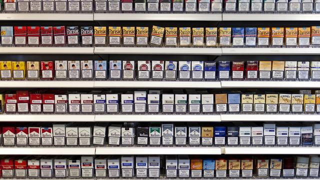 L'initiative demande que la Confédération interdise pour les produits du tabac toute forme de publicité qui atteint les enfants et les jeunes. [Keystone - Gaetan Bally]