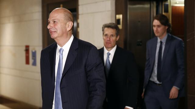 L'ambassadeur américain auprès de l'Union européenne, Gordon Sondland (gauche) à Washington, le 28 octobre 2019. [AP Photo - Patrick Semansky]