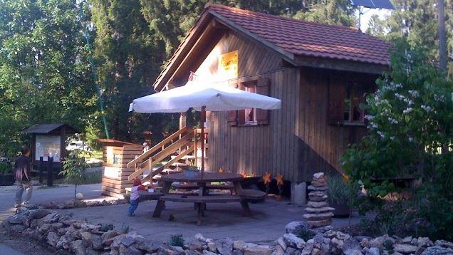 Le camping de Saignelégier, dans les Franches-Montagnes. [Jura Tourisme]