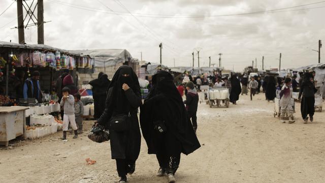 Les conditions de vie dans les camps syriens, ici celui Al-Hol, sont très difficiles. [Keystone - AP Photo/Maya Alleruzzo]