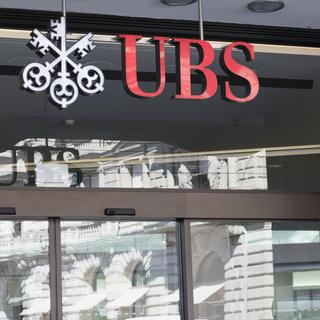 Le logo d'UBS sur l'établissement de la Paradeplatz à Zurich. [Keystone - Gaetan Bally]