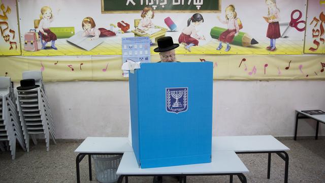 Les bureaux de vote ont ouvert ce matin pour les législatives en Israël. [AP Photo - Oded Bality]