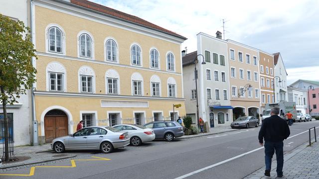 Une vue extérieure de la maison natale d'Hitler à Braunau, en Autriche. [Keystone - Kerstin Joensson]