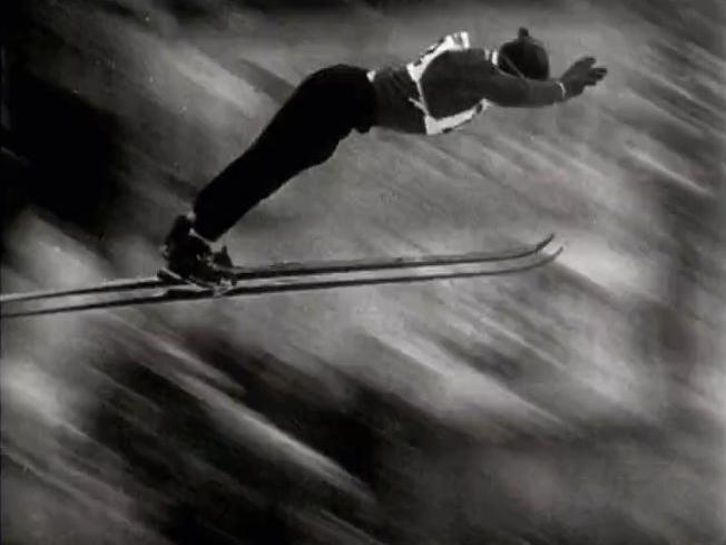 Saut à ski depuis le tremplin de la Chirurgienne au Brassus en 1958. [RTS]