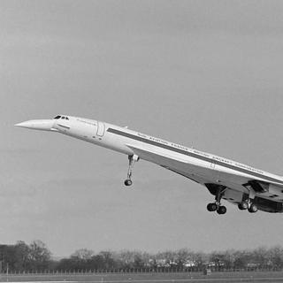 Le Concorde, supersonique franco-anglais, se pose après son 1er vol en 1969.
AFP