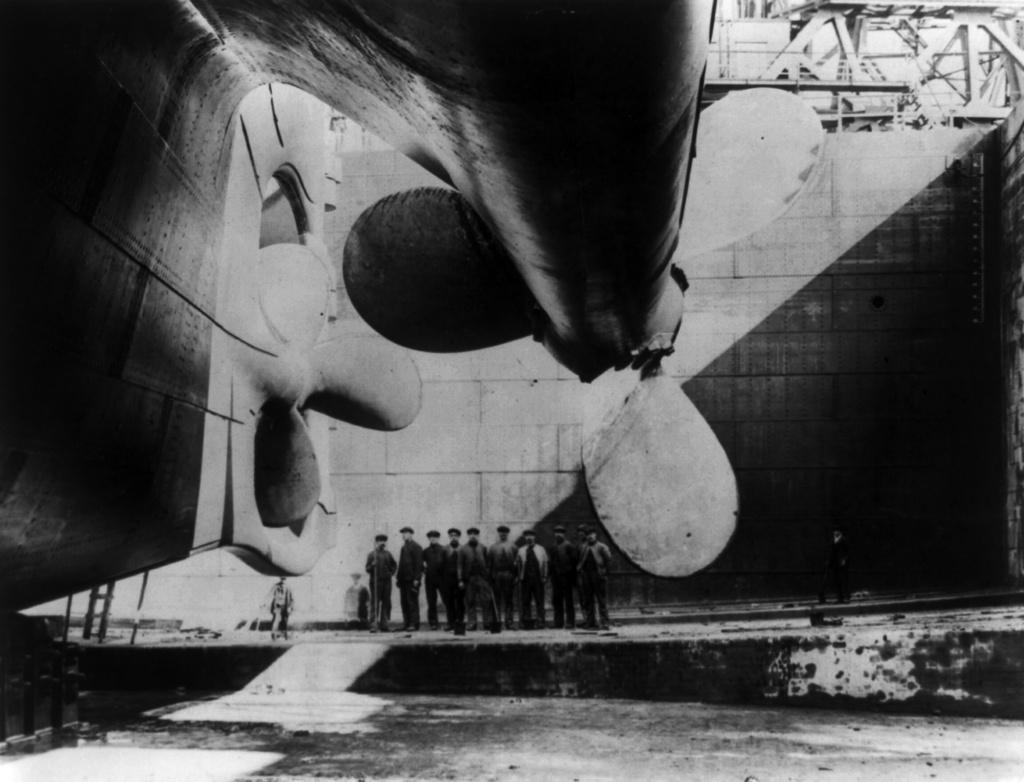Une photo du 31 mai 1911, jour de mise à l'eau du Titanic, montre le gigantisme du paquebot, le plus grand objet mouvant jamais construit à cette époque. [AP photo - Library of Congress]