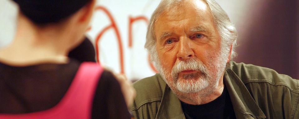 Jacques Chessex au Salon du Livre de Genève en 2004. [RTS]