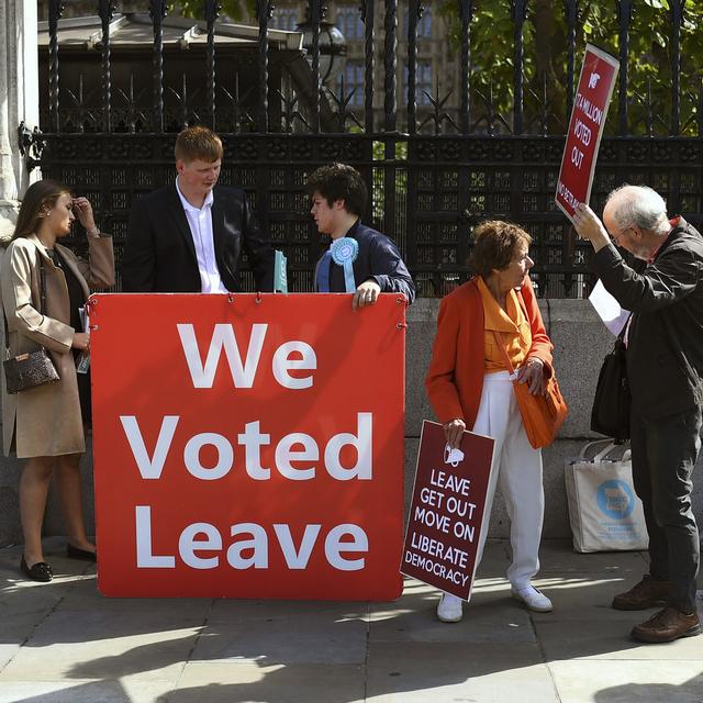 Les Britanniques sont lassés de l'impasse dans laquelle se retrouve leur système démocratique. [AP-Keystone - Alberto Pezzali]