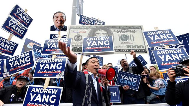 Andrew Yang, candidat démocrate à la présidentielle américaine propose un revenu de base universel. [Reuters - Gretchen Ertl]