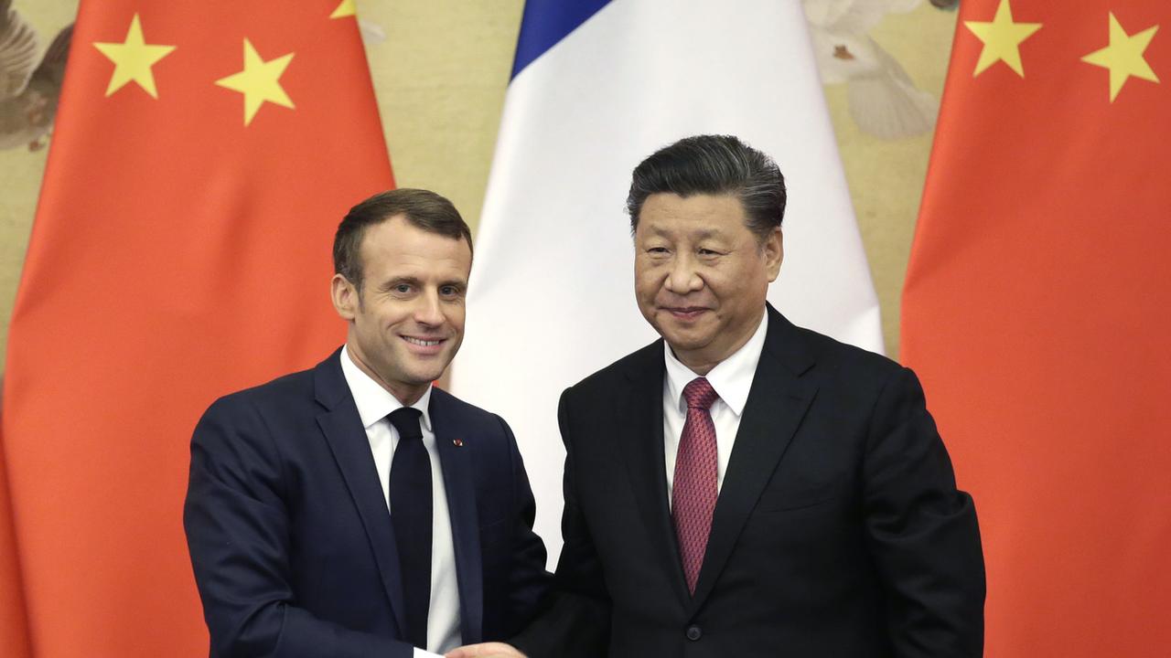 Emmanuel Macron (gauche) et Xi Jinping, après une conférence de presse à Pékin. ce 6 novembre 2019. [Jason Lee - Pool Photo via AP]