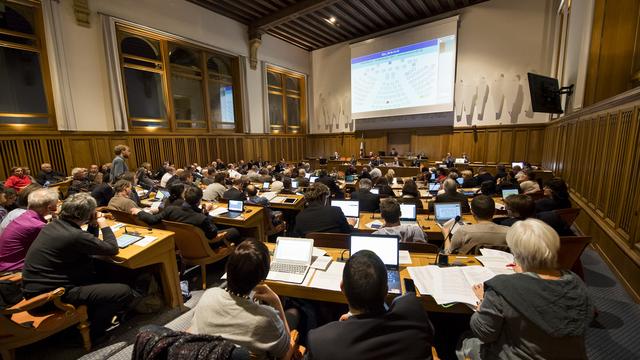 Une vue générale de la salle du Grand Conseil neuchâtelois, en 2017. [Keystone - Jean-Christophe Bott]