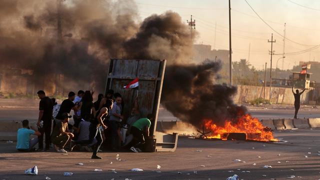 Les manifestants dénoncent la corruption et le manque d'emplois dans le pays. [Keystone - Khalid Mohammed]