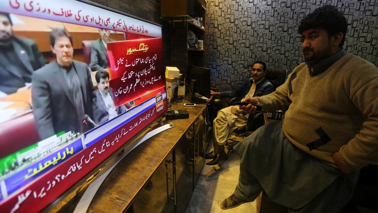 Le discours du Premier ministre pakistanais était diffusé à la télévision. [EPA/Keystone - Arshad Arbab]