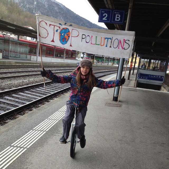 Lou Diane Eastes, adolescente bernoise a décidé de se lancer dans une "grève de la parole" pour protester contre lʹinaction des décideurs face au changement climatique et à lʹeffondrement de la biodiversité. [Ldd - Marie-Noëlle Eastes]