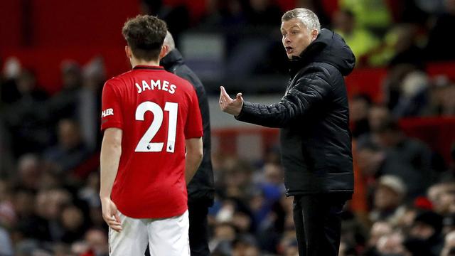 Ole Gunnar Solskjaer, ici avec Daniel James, s'insurge contre les cadences infernales. [AP - Martin Rickett]