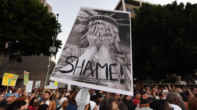 Une manifestation contre les camps de détention d'immigrants à Los Angeles le 12 juillet 2019. [AFP - Mark Ralston]