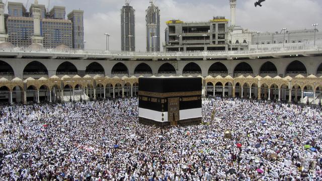 Des musulmans ont entamé la cérémonie du Hajj autour de la Kaaba [AP Photo - Amr Nabil]