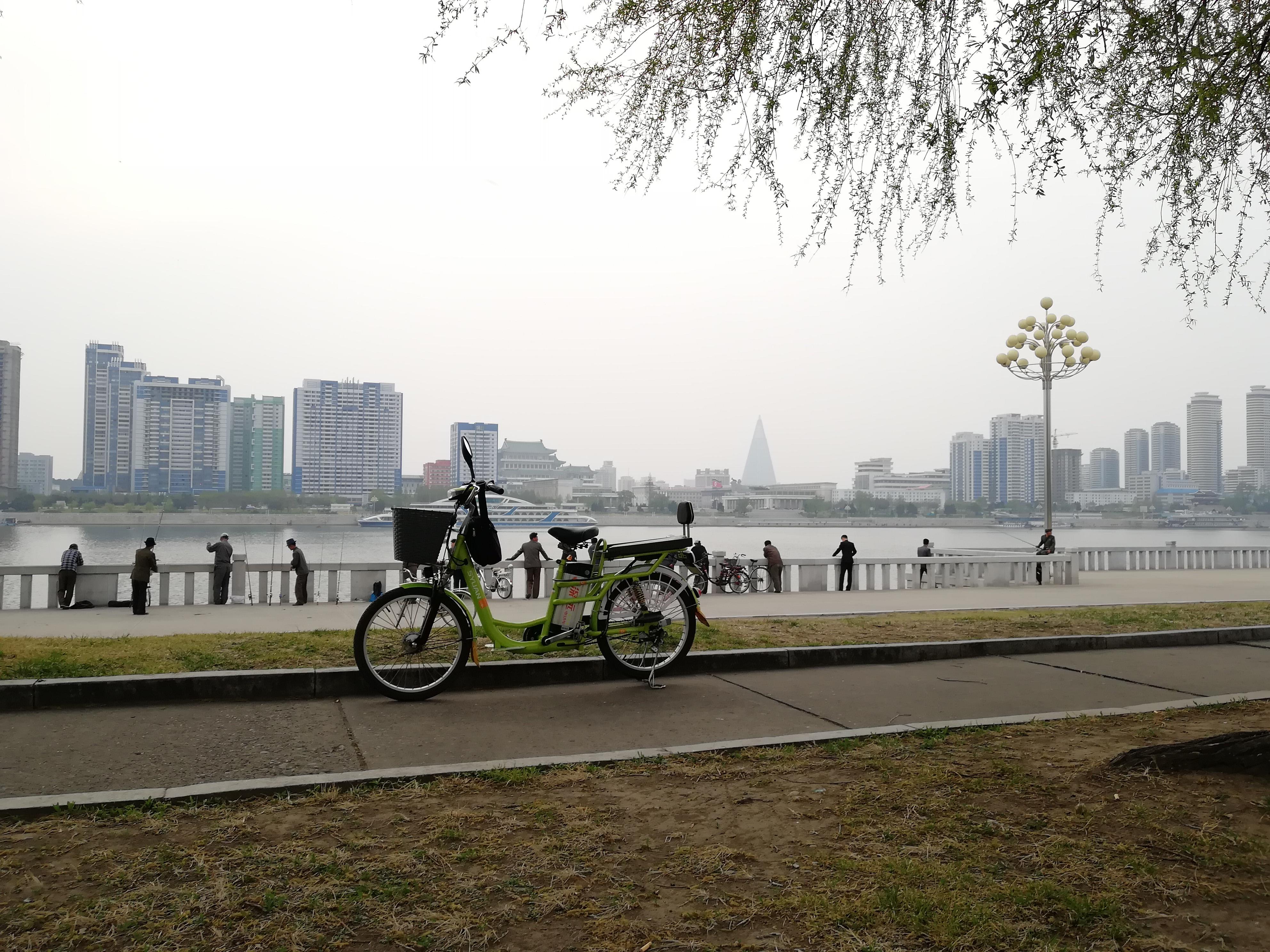 Les vélos électriques fleurissent à Pyongyang. [RTSinfo - Michael Peuker]