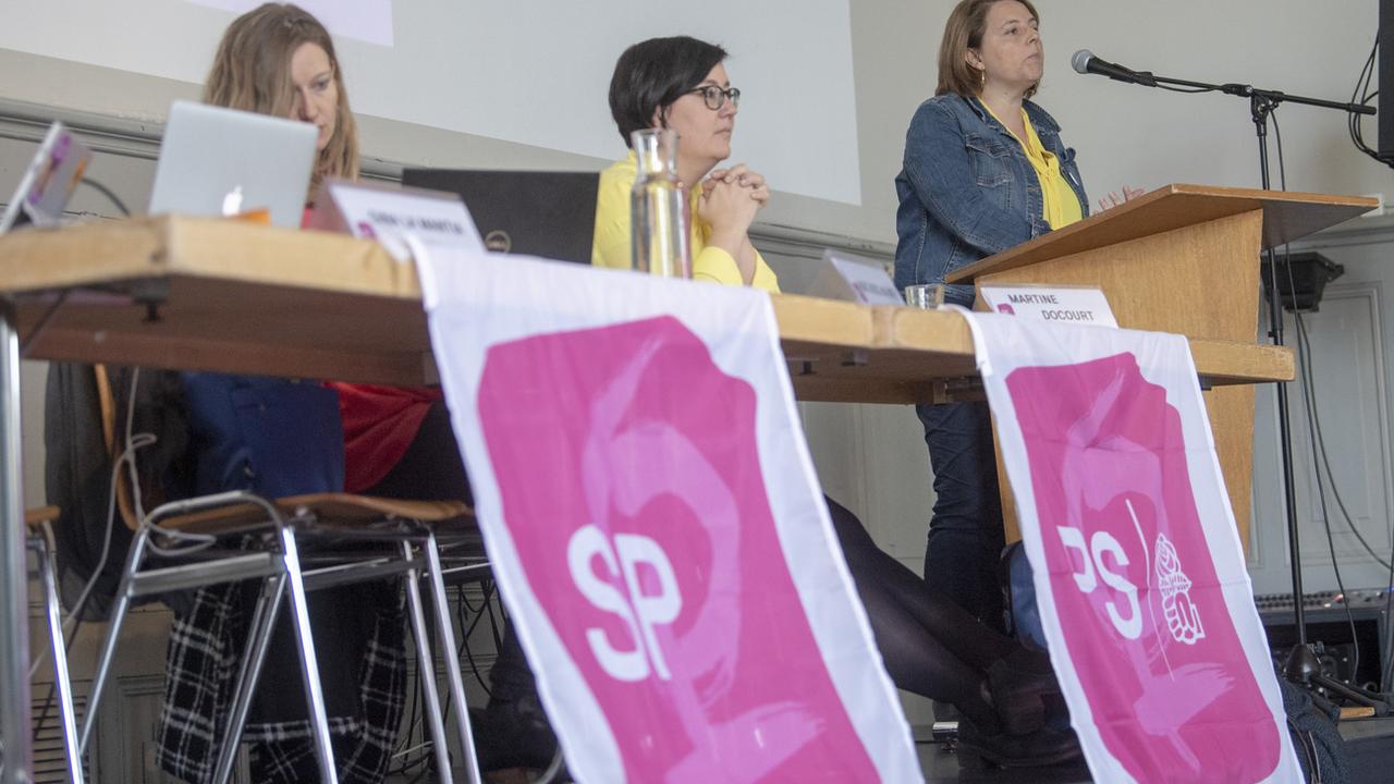"La grève des femmes est nécessaire et urgente", a déclaré la conseillère nationale vaudoise et vice-présidente du PS Suisse Ada Marra à la tribune. [Keystone - Marcel Bieri]