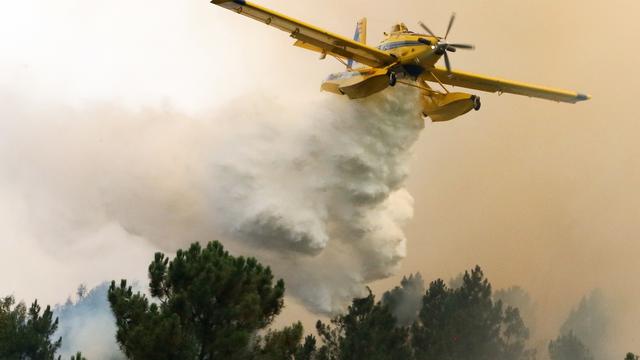 Le Portugal a demandé l'aide de l'Espagne pour venir à bout de ses feux de forêt. [Keystone - Antionio Jose]