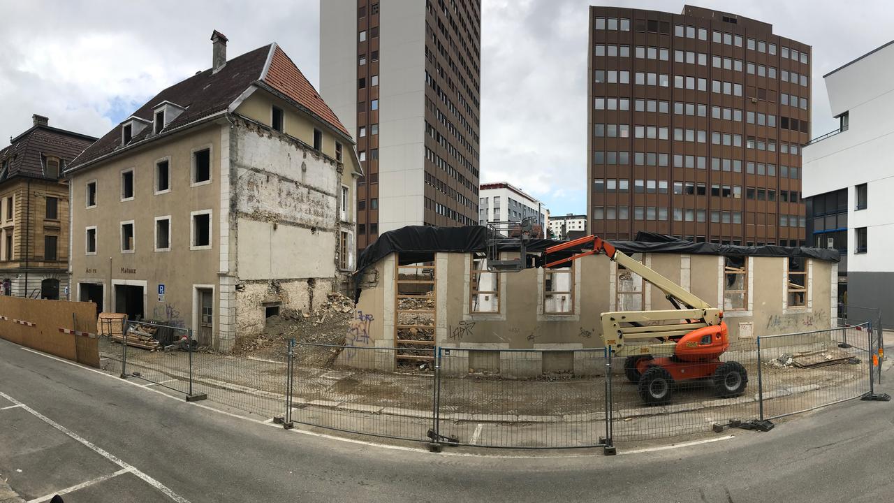 Une maison faisant partie du périmètre de l'UNESCO détruite illégalement à La Chaux-de-Fonds. [RTS - Julien Chiffelle]