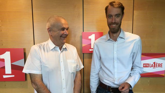 André Joly, pasteur, rencontre David Lemaire, directeur du musée des Beaux-Arts à La Chaux-de-Fonds. [RTS - Pauline Vrolixs]