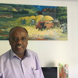 Luul Sebathu, ex-combattant auprès de l’Armée de Libération de l’Erythrée, employé à la Migros dans le canton de Neuchâtel. [RTS - Mouna Hussain]