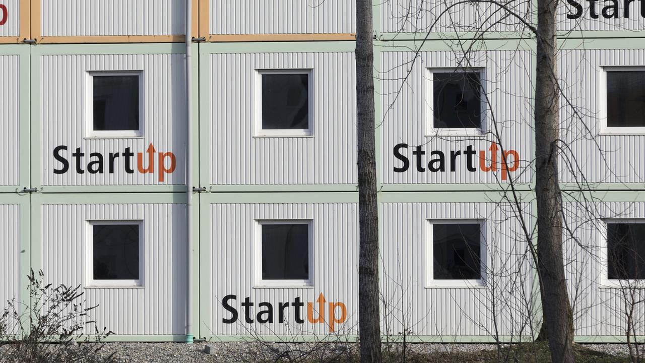 Dans la zone industrielle de Ferrowohlen (AG), des containers-bureaux à louer pour des start-up. Janvier 2018. [Keystone - Gaëtan Bally]