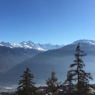 Sortir la montagne de l'impératif des saisons comme alternative au déclin des sports de neige. [RTS - Jean de Preux]