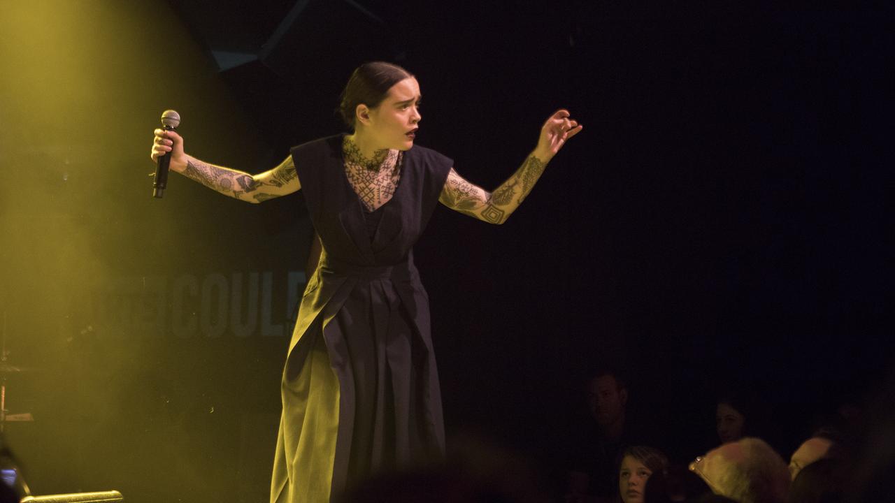 La chanteuse romande Flèche Love sur scène au D! Club à Lausanne, en mai 2018. [RTS - Philippe Christin]