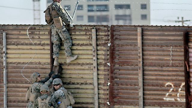 Des marines américains à la frontière mexicaine. [AFP - Sandy Huffaker]