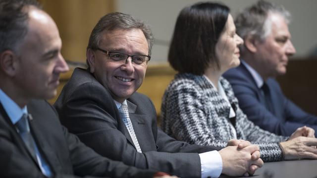 Roberto Schmidt, centre, est le grand argentier du canton du Valais. [KEYSTONE - Adrien Perritaz]