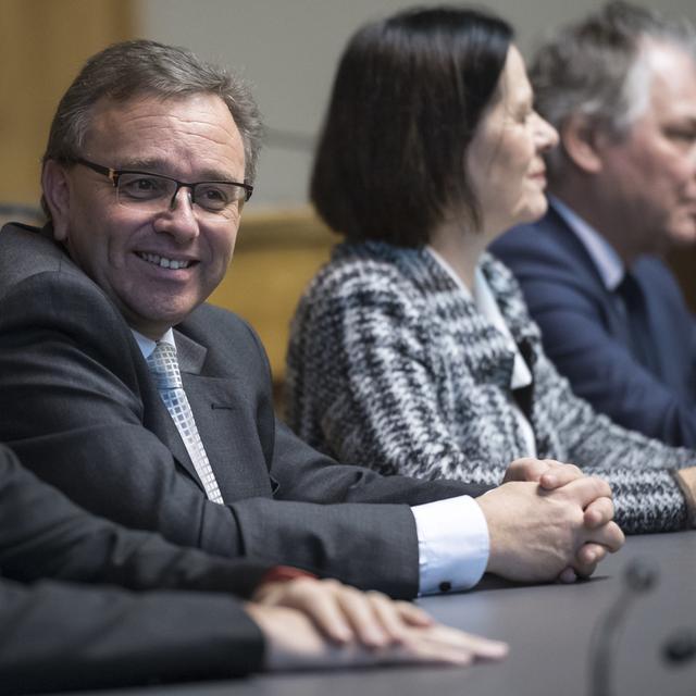 Roberto Schmidt, centre, est le grand argentier du canton du Valais. [KEYSTONE - Adrien Perritaz]