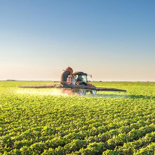 Comment réduire les risques que représentent les pesticides extrêmement dangereux pour la santé humaine et lʹenvironnement? [Depositphotos]
