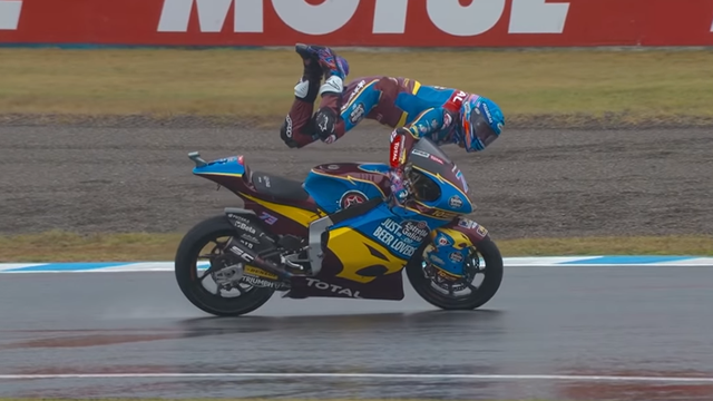 L'incroyable cabriole d'Alex Marquez.