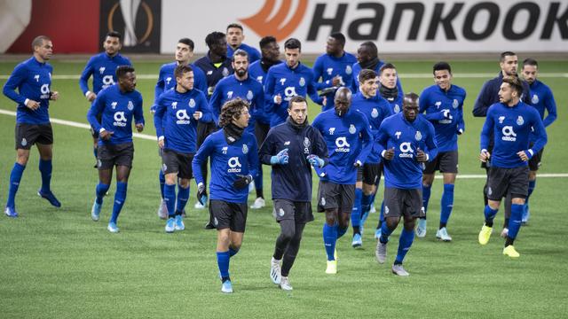 Les joueurs du FC Porto s'entraînent la veille de leur match contre les Young Boys. [Keystone - Peter Schneider]