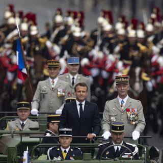 Troisième défilé du 14 juillet pour Emmanuel Macron sous le signe de la coopération militaire européenne. [EPA/Keystone - Ian Langsdon]