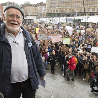 Jacques Dubochet était présent à la manifestation pour le climat à Lausanne. [Keystone - Laurent Gillieron]